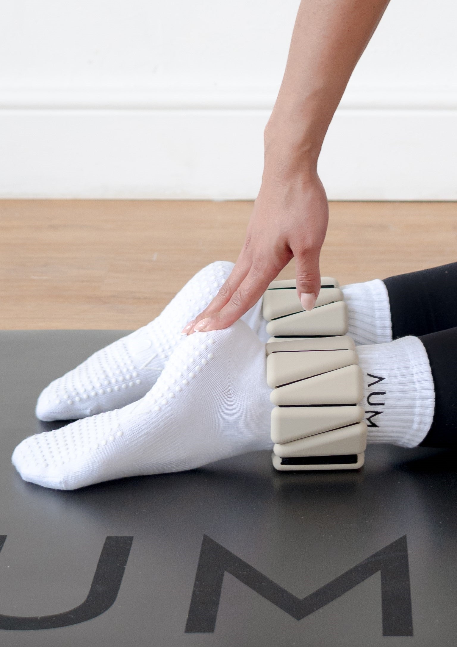 The AUM Grip Socks, White